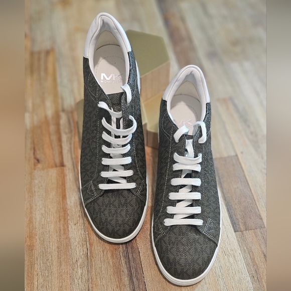 Michael Kors Nate Sneakers. - Picture 2 of 10